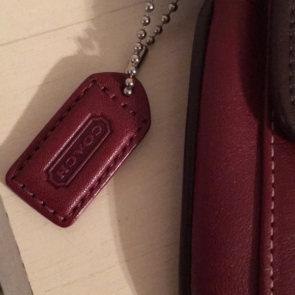 Like new vintage coach wristlet - Picture 3 of 4